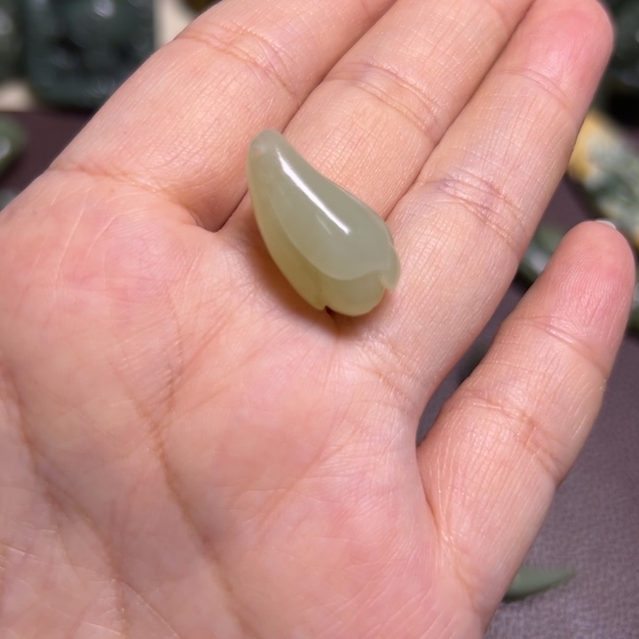 和***川岫岩河磨玉（透闪石质玉）未镶嵌颈饰