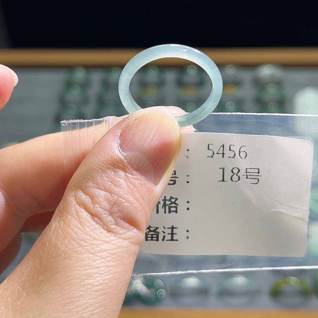 翡翠未镶嵌戒指5456。   