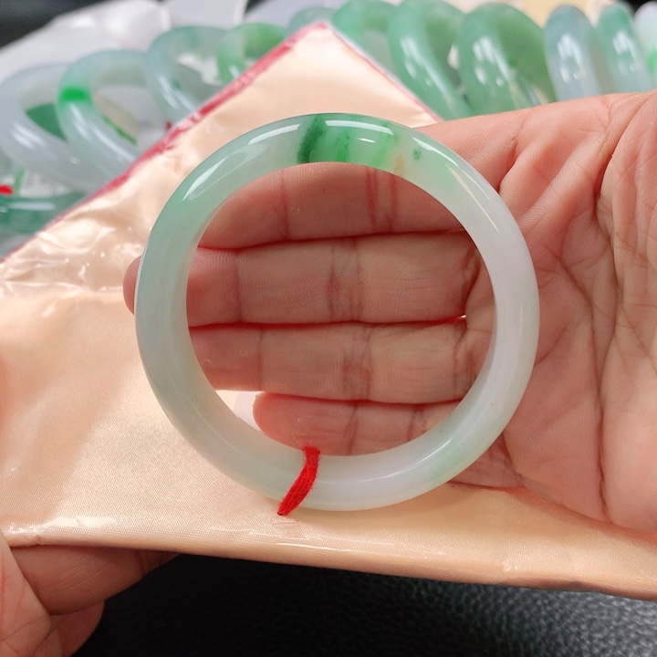 翡翠手镯未镶嵌53535353