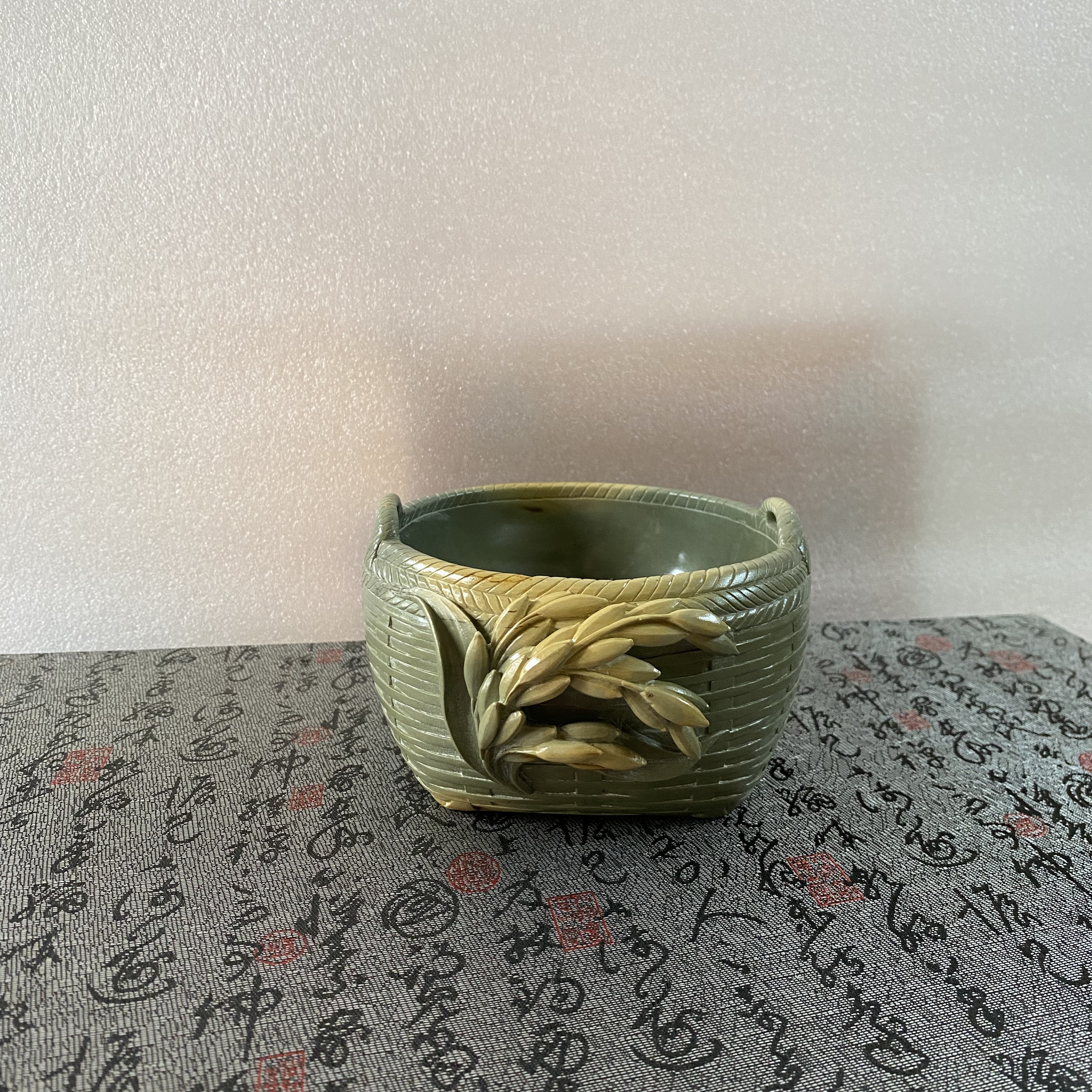 端砚绿端石手工雕刻纯净水盂笔洗摆件砚台尺寸14.5/8cm