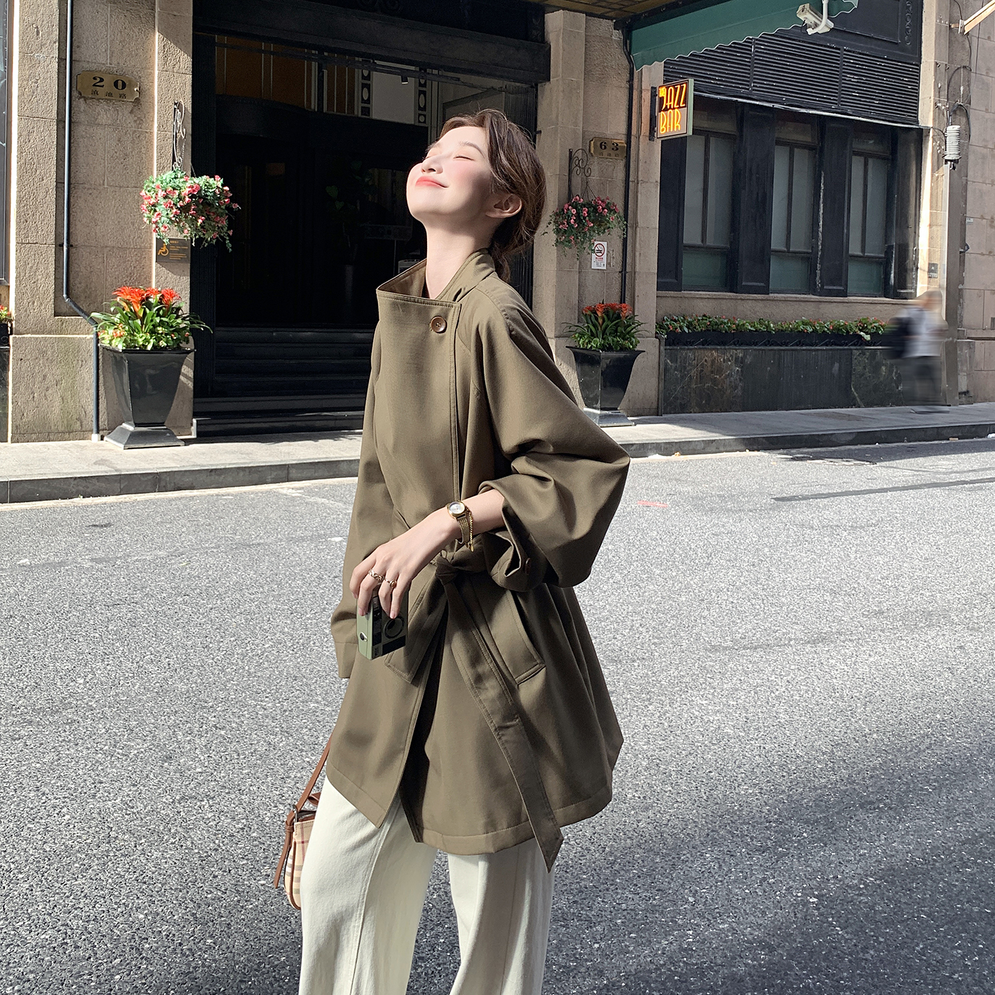 KALUOLAI/卡洛莱翻领极简风女纯色中长款风衣洋气设计感春秋休闲