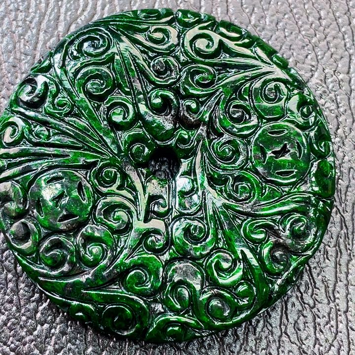 翡翠未镶嵌颈饰多样性