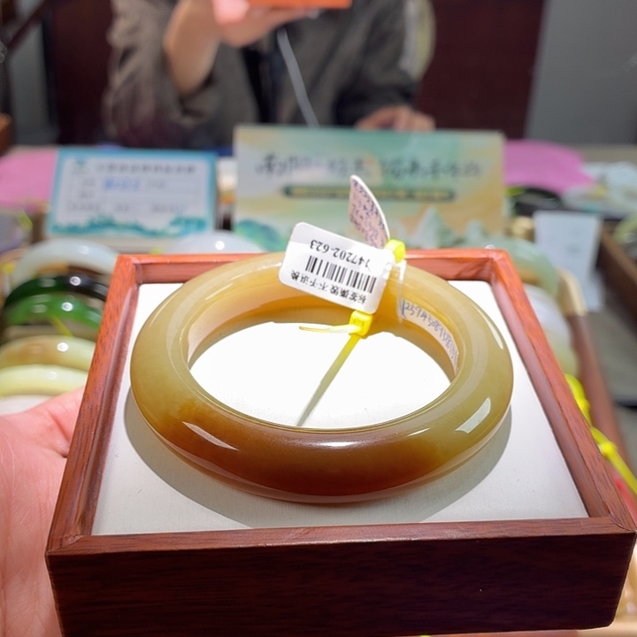 和田玉未镶嵌手镯26。 56