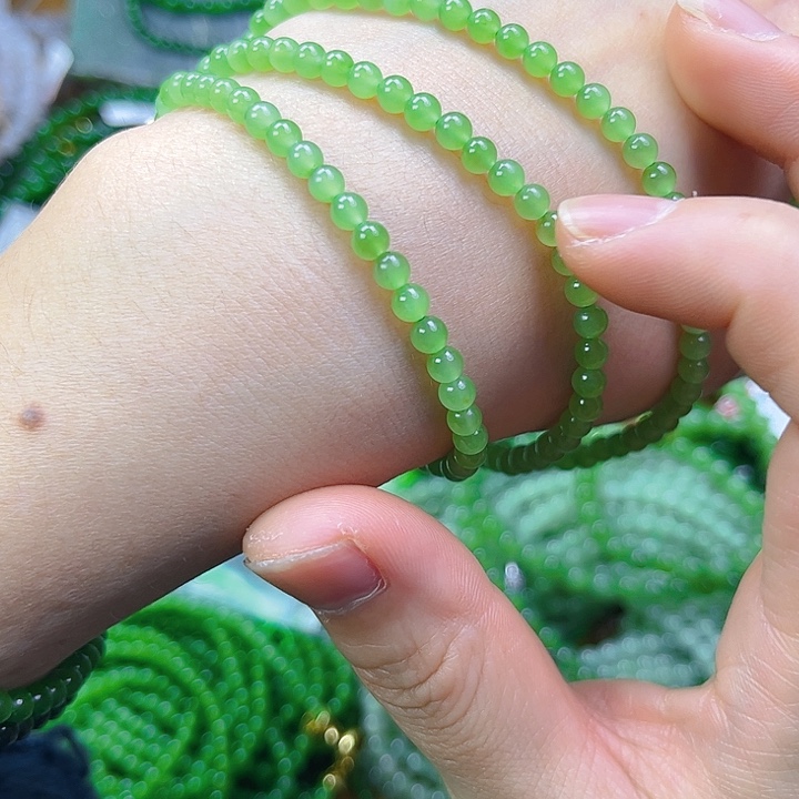 香***和田玉未镶嵌颈饰