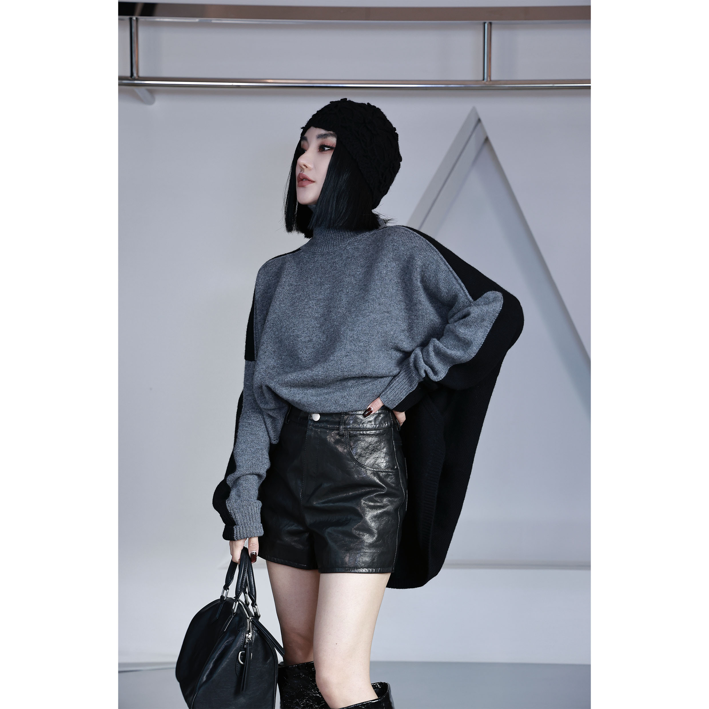 【妙妙精选】HUANGNAJI中腰时尚气质设计感羊皮短皮裤2566