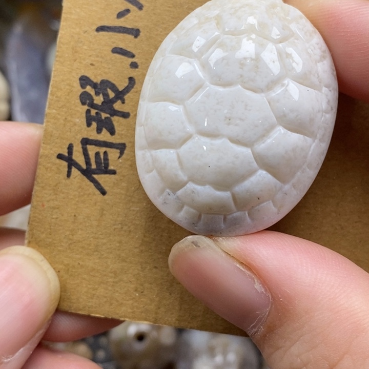 硅化珊瑚（珊瑚玉）未镶嵌颈饰