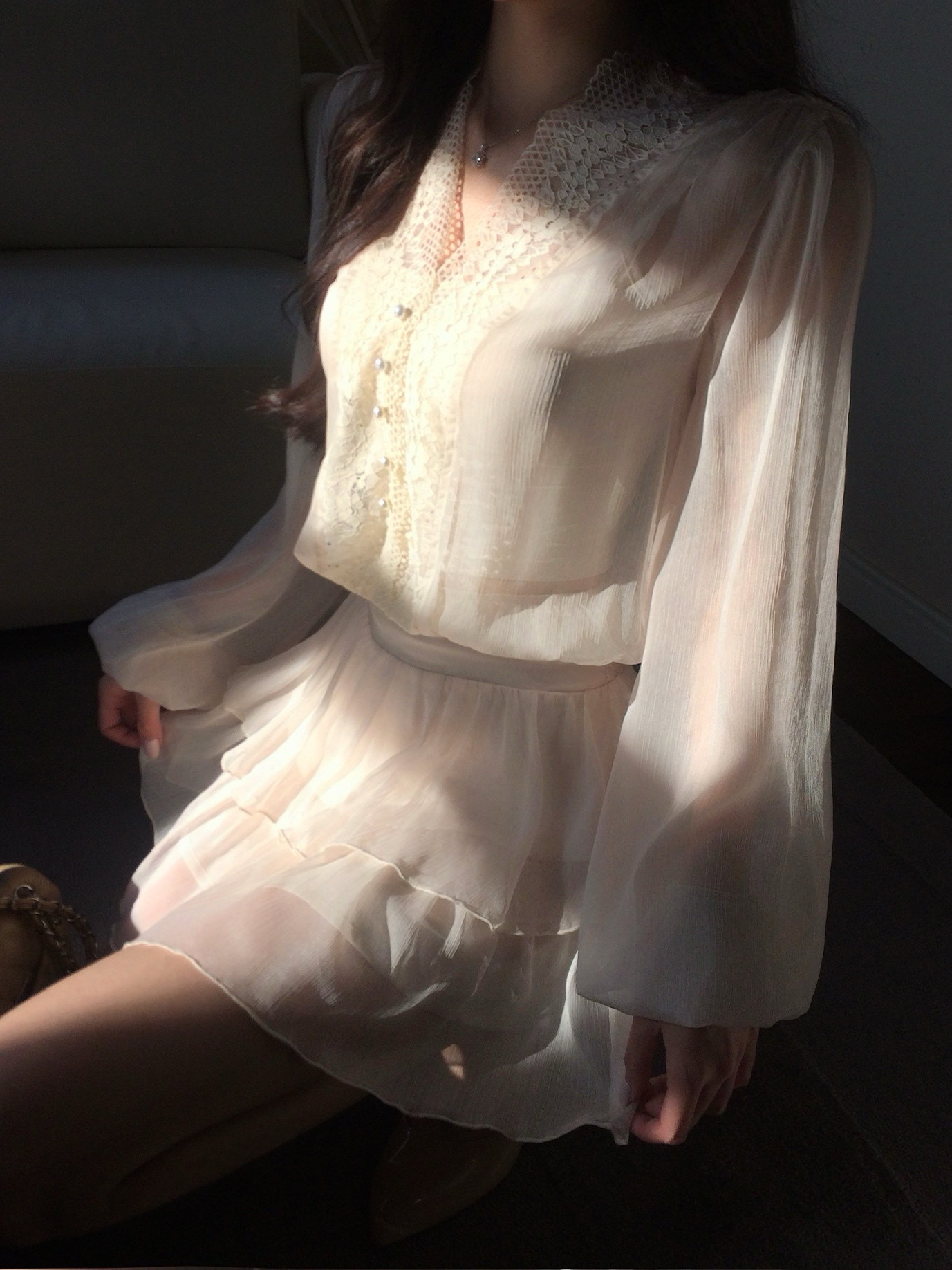 【现现】白水女 雾都恋人 法式纯欲V领蕾丝荷叶边连衣裙B50954331