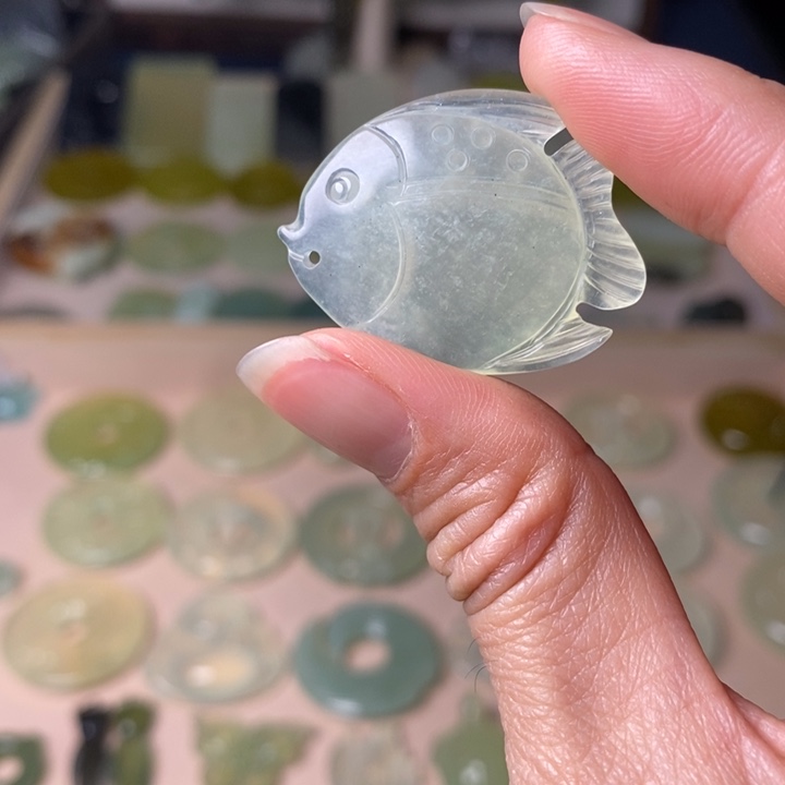 蛇纹石玉颈饰未镶嵌