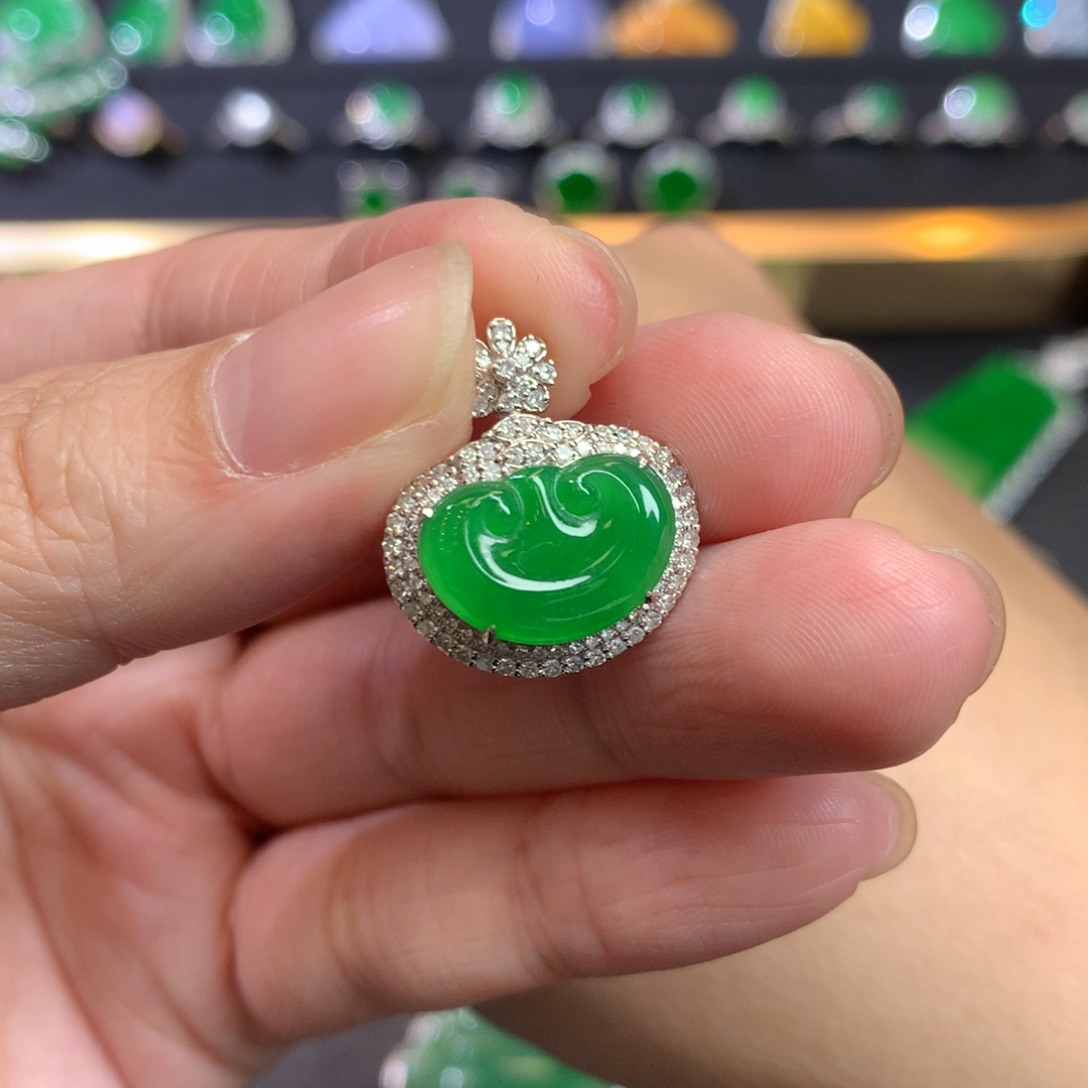 翡翠吊坠(不含链)18K金镶嵌