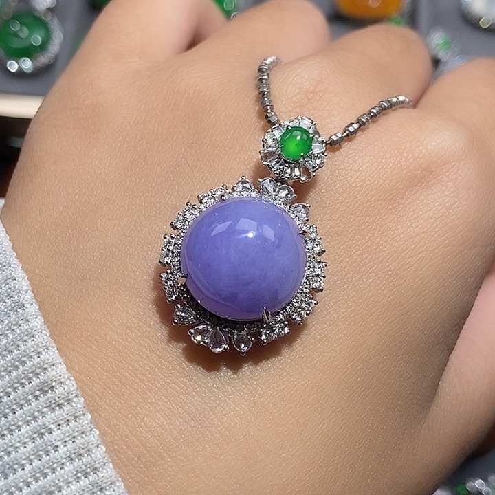 颈饰18K金镶嵌翡翠不含项链