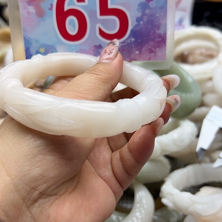 未镶嵌手镯石英岩玉