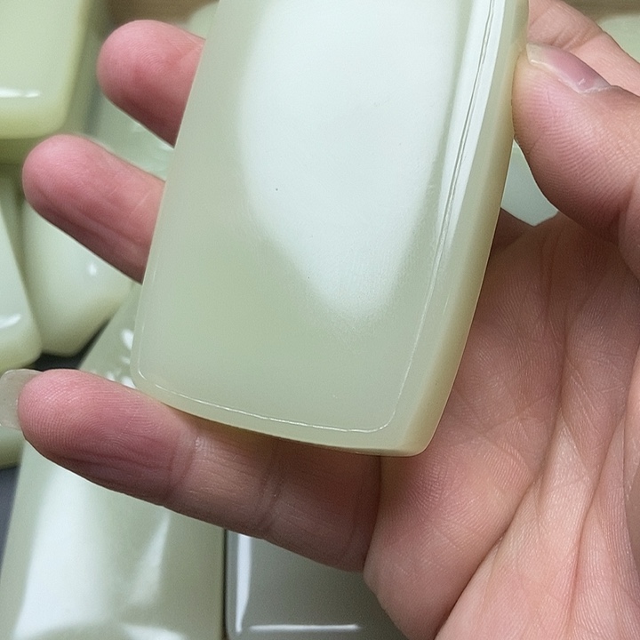 彩***煌和田玉（糖玉）未镶嵌颈饰