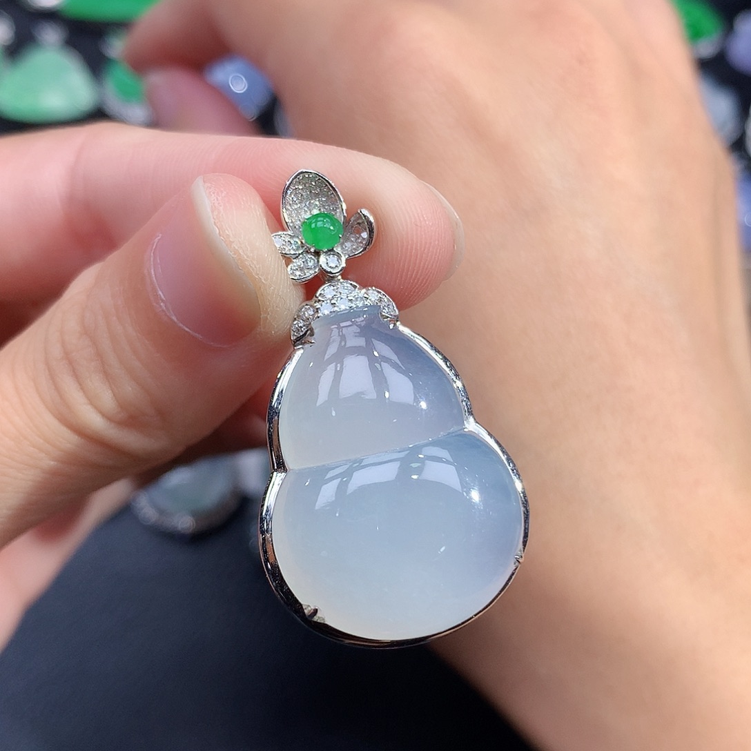 颈饰18K金镶嵌翡翠