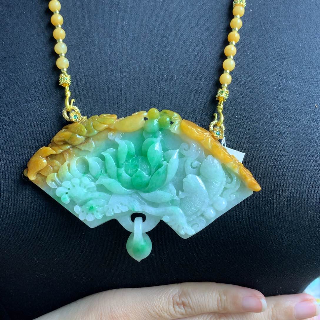 翡翠颈饰未镶嵌翡翠