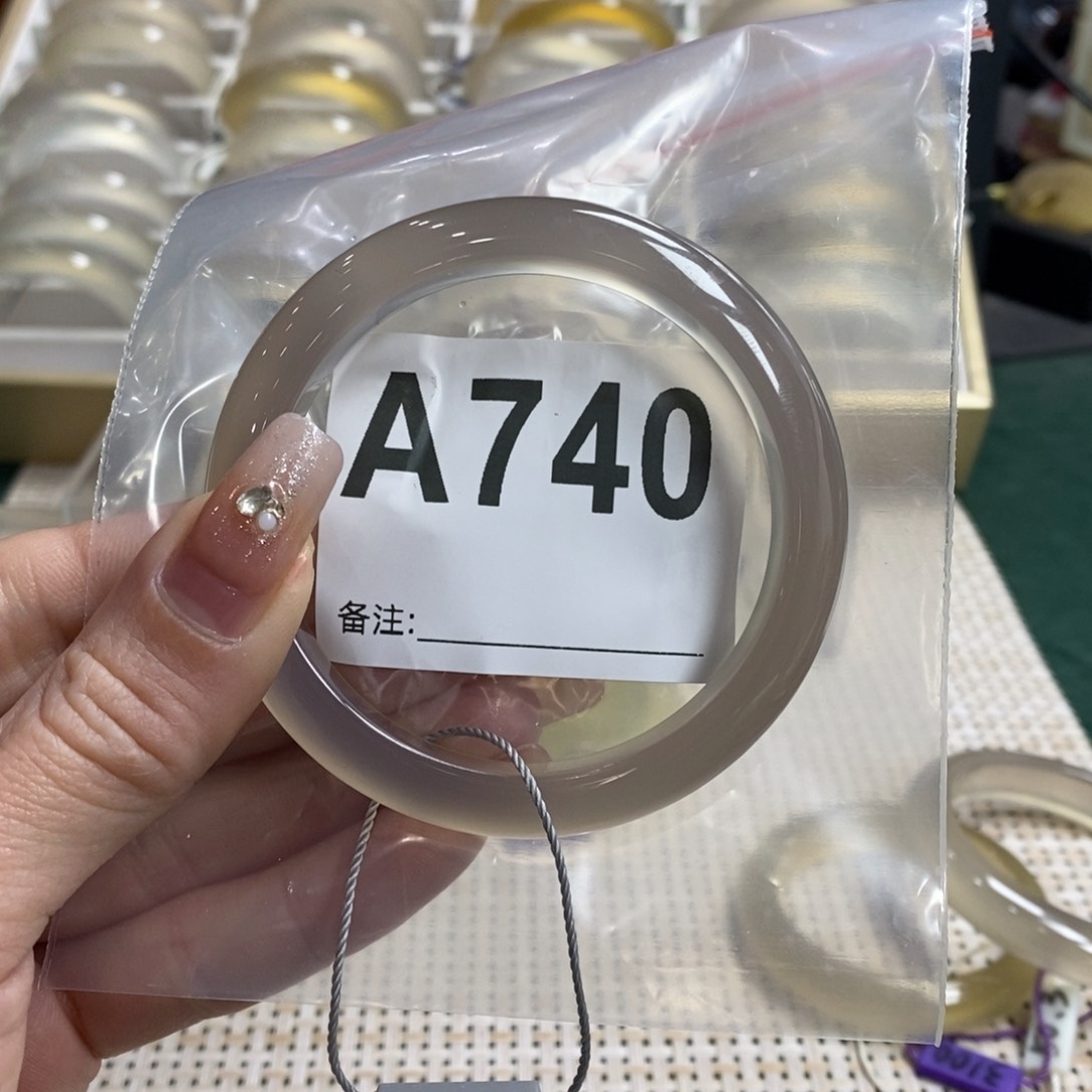 玛瑙/玉髓手镯未镶嵌中****输