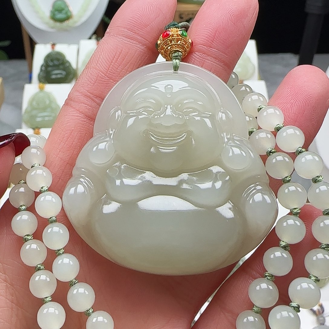 和田玉颈饰足金镶嵌