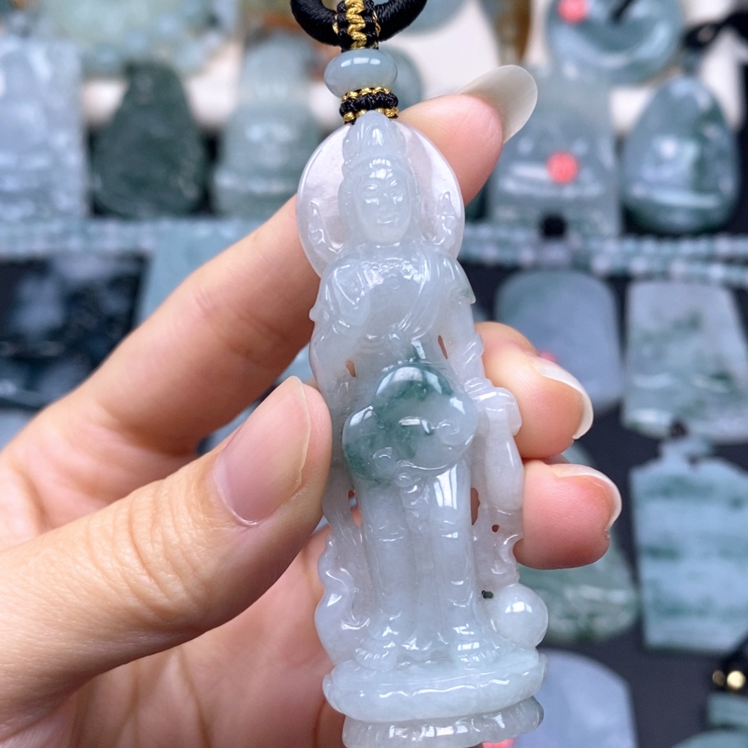 翡翠未镶嵌颈饰站观音