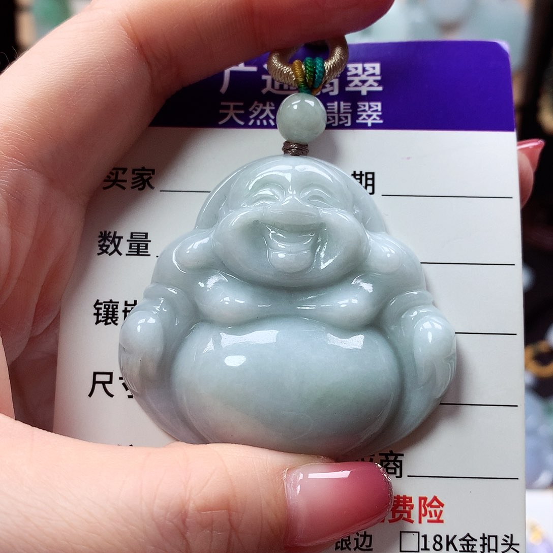 翡翠未镶嵌颈饰?**?佛公，微瑕