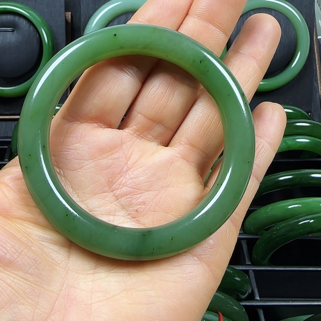 和田玉手镯未镶嵌E****e