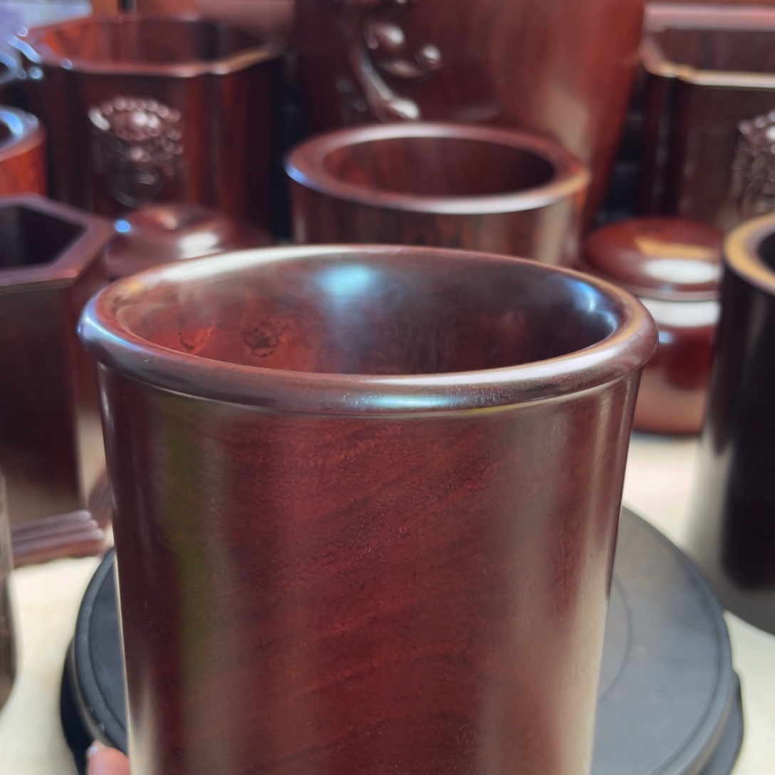 檀香木小叶紫檀笔筒