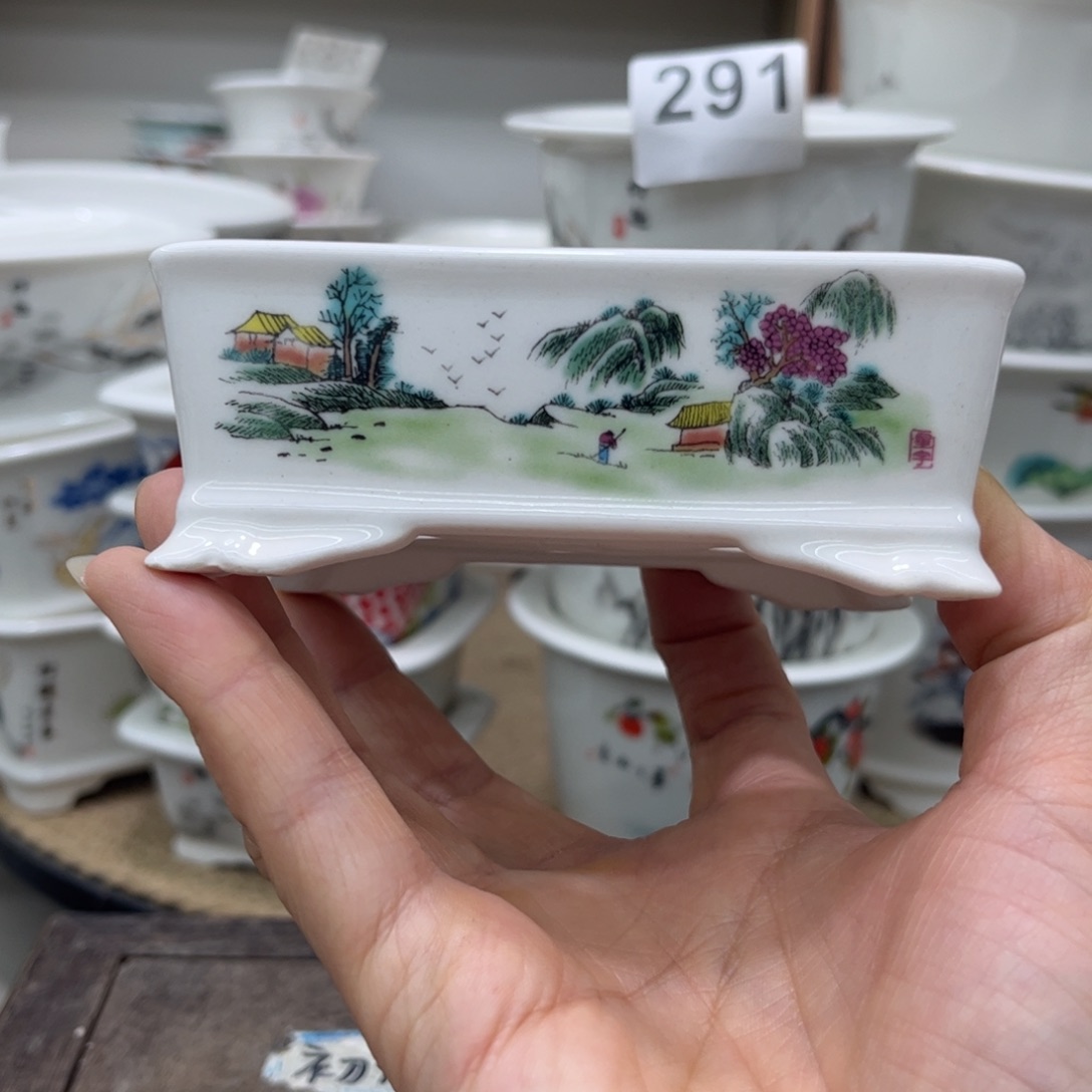 内直径8,8-6.6-2.5花盆一只