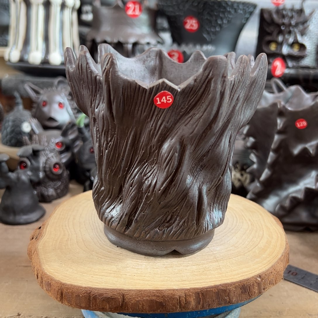 145号，手捏微小手工制作痕迹，口11高12.5