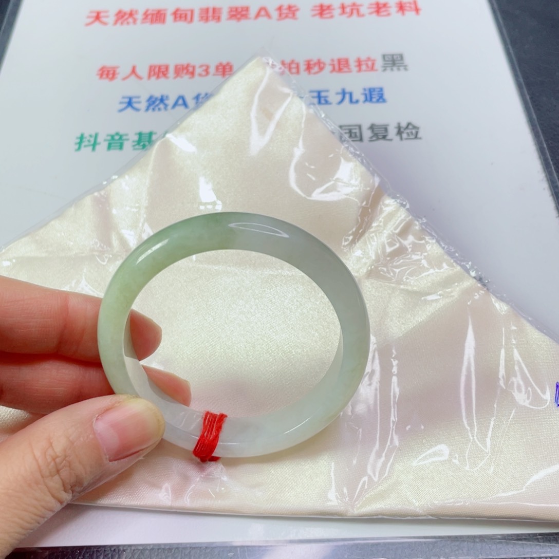 翡翠手镯未镶嵌余****?天然