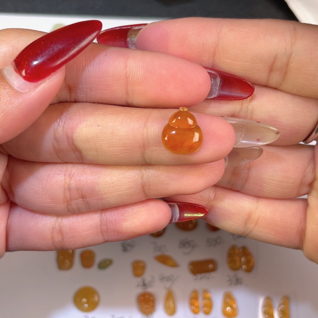 翡翠未镶嵌颈饰裸石