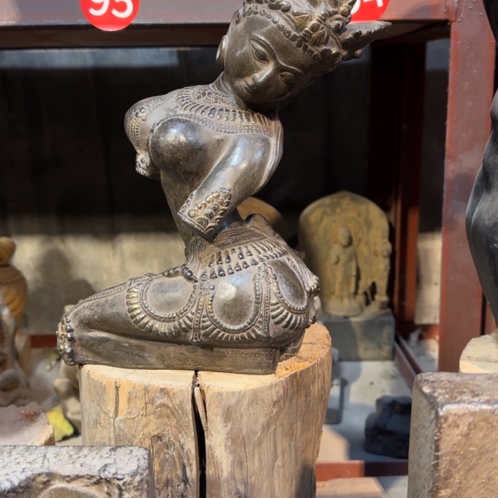 发****砖雕茶室里的高端摆件