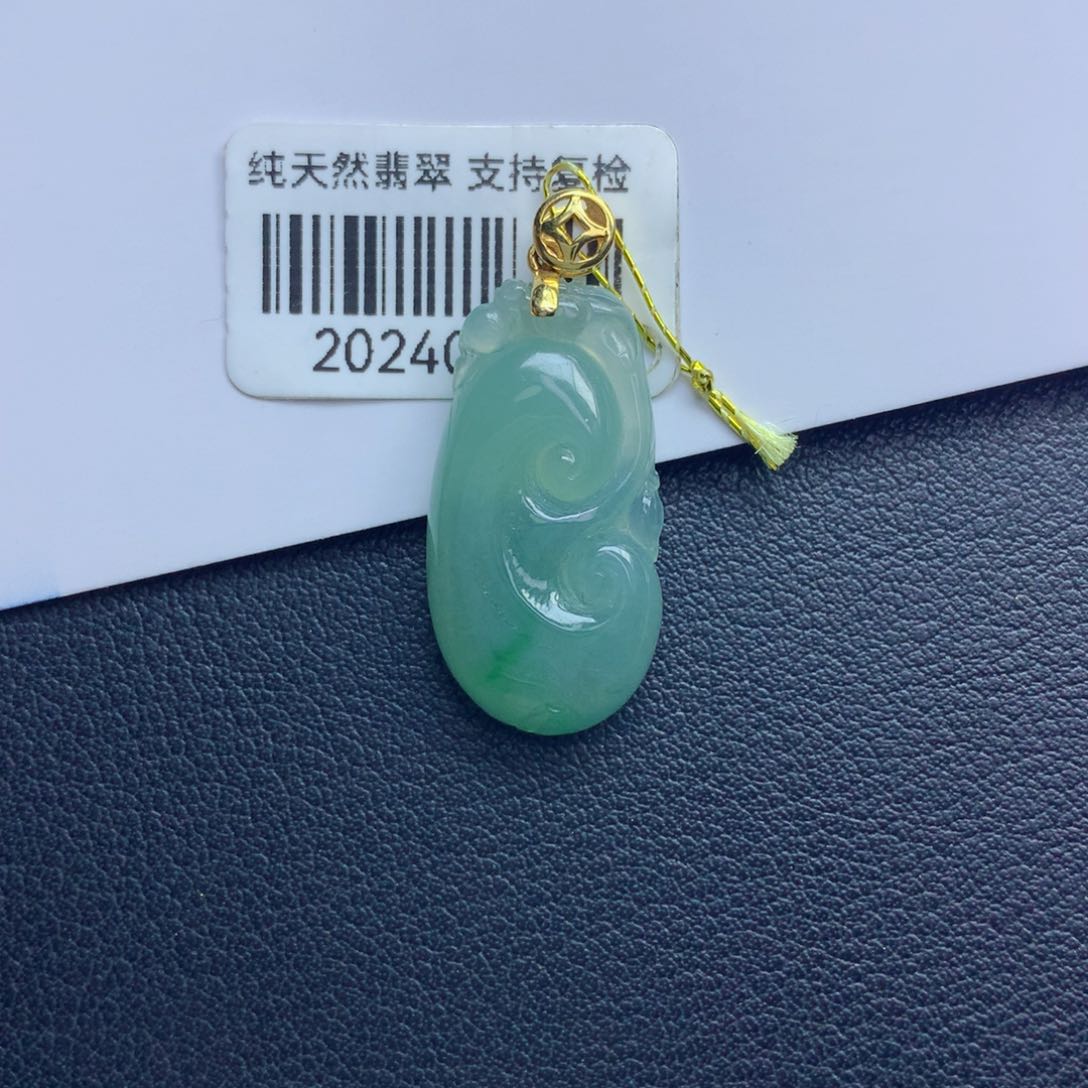 翡翠颈饰未镶嵌如意