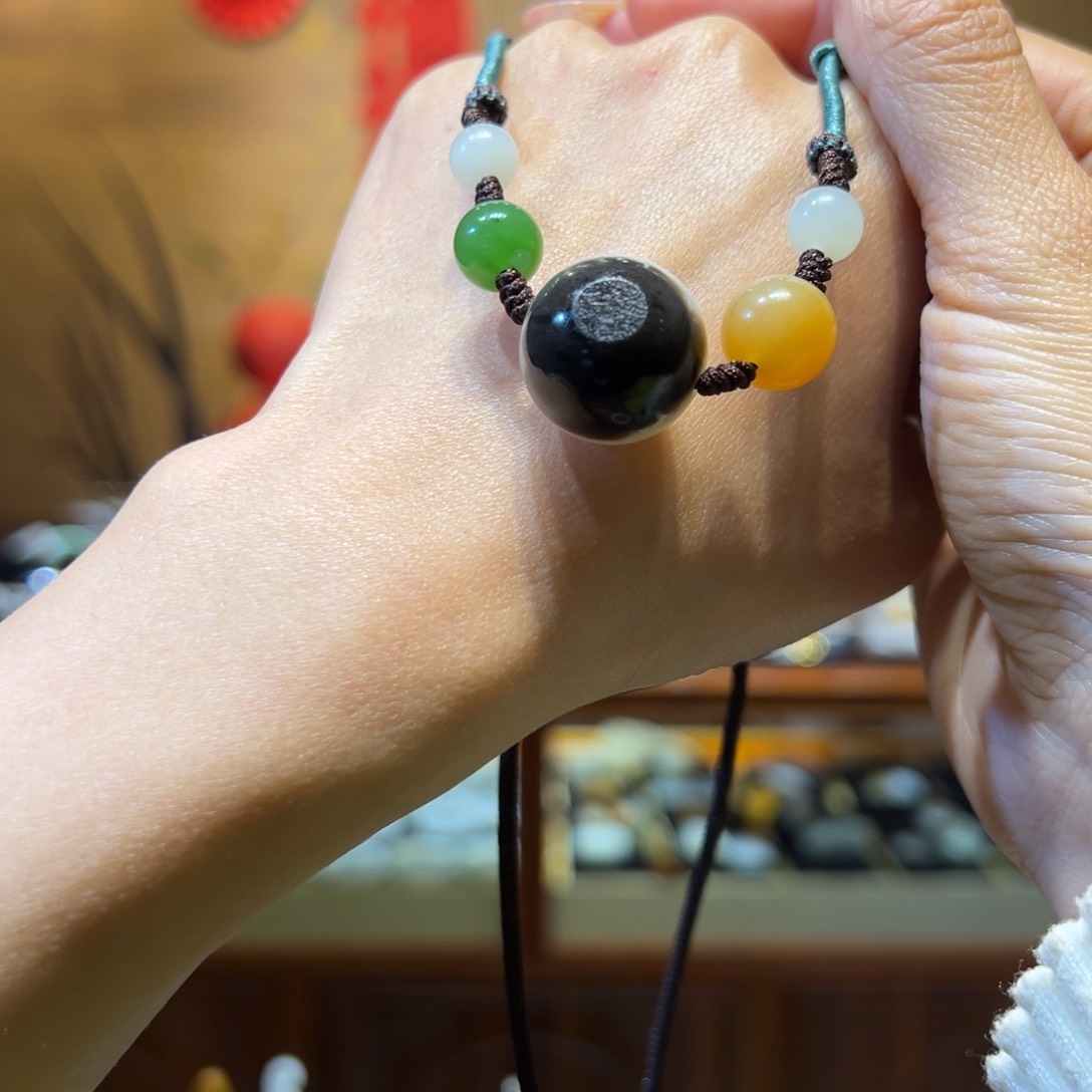 和田玉颈饰未镶嵌