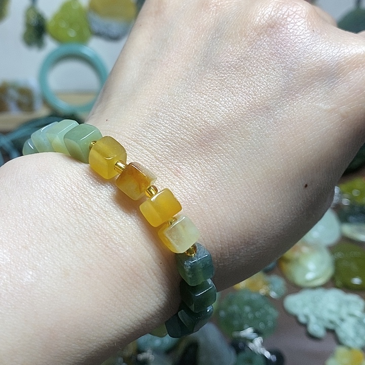 蛇纹石玉吊坠未镶嵌