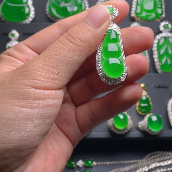 翡翠颈饰未镶嵌翡翠吊坠