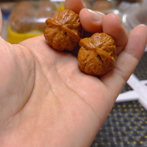 文玩核桃吊坠野生绣球