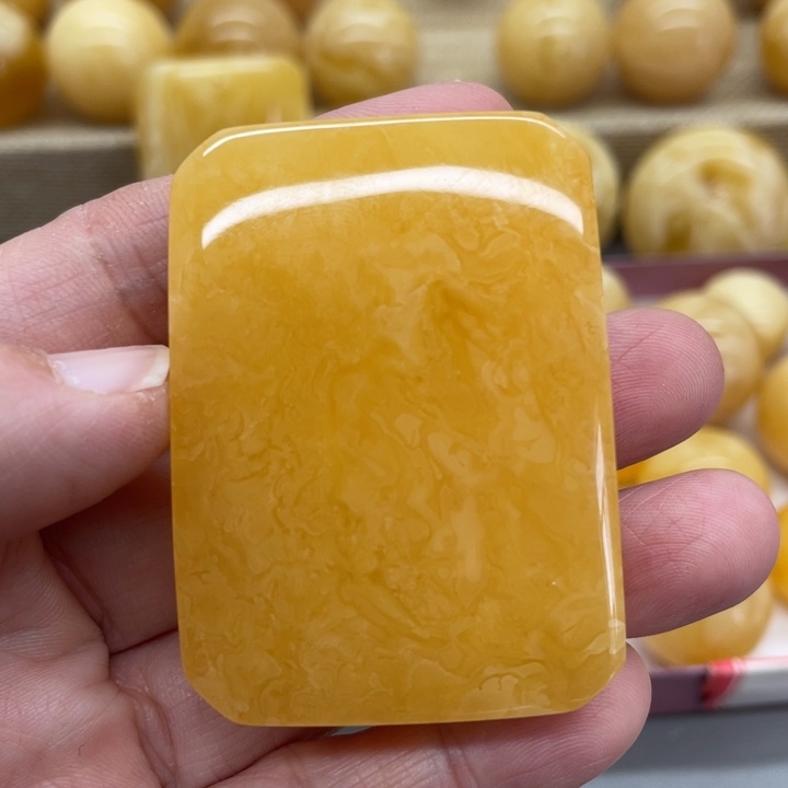 琥珀裸石未镶嵌Р**Н蜜蜡