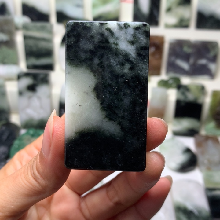 独山玉未镶嵌颈饰