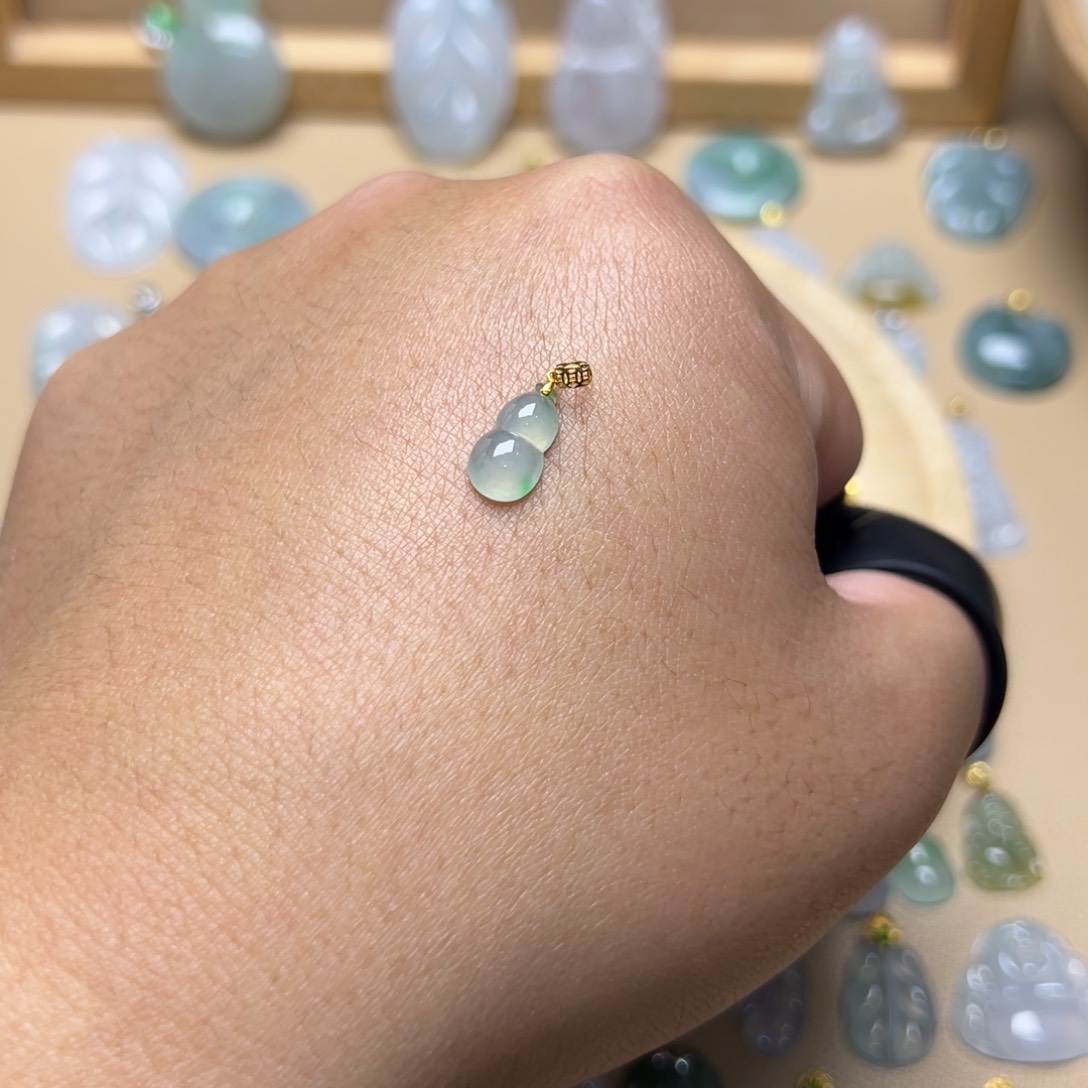 翡翠颈饰18K金镶嵌葫芦