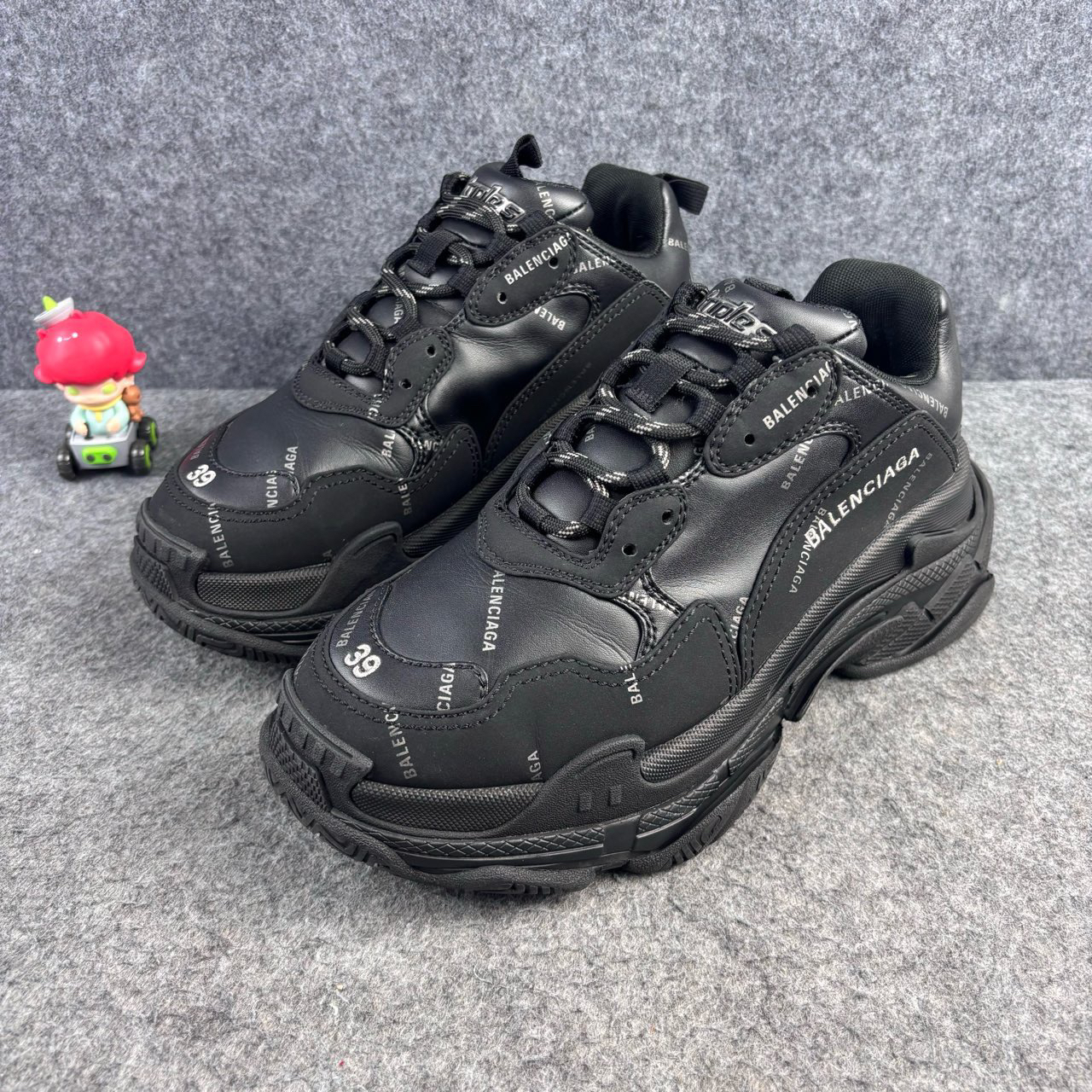 95新 Balenciaga/巴黎世家 Triple S 弹幕休闲鞋 39码 YLP2053