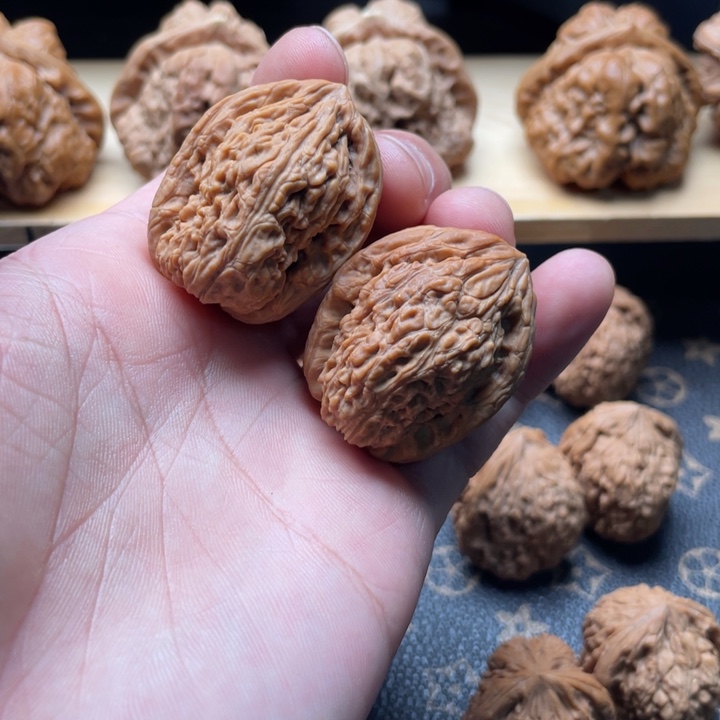 杨***邪核桃南疆石文玩核桃