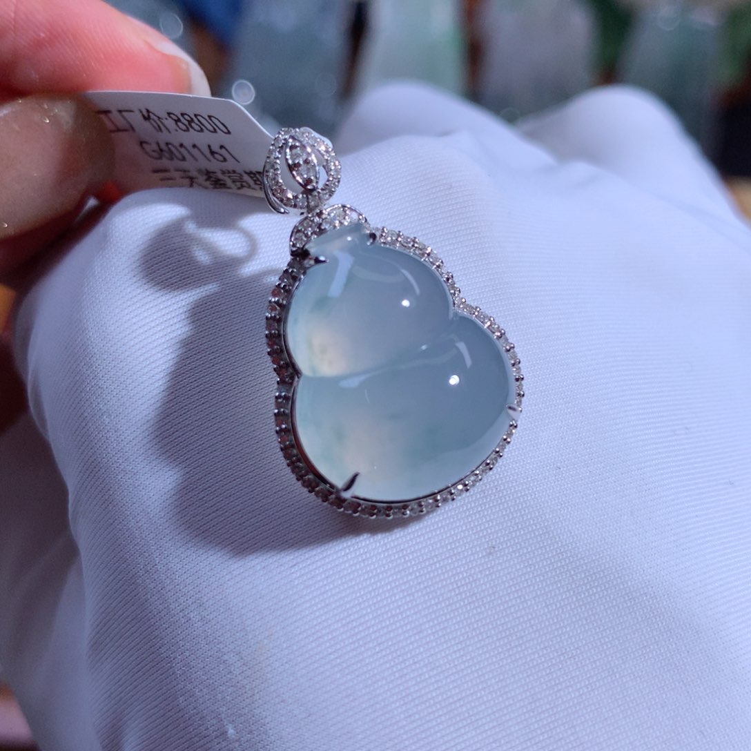 翡翠颈饰18K金镶嵌葫芦