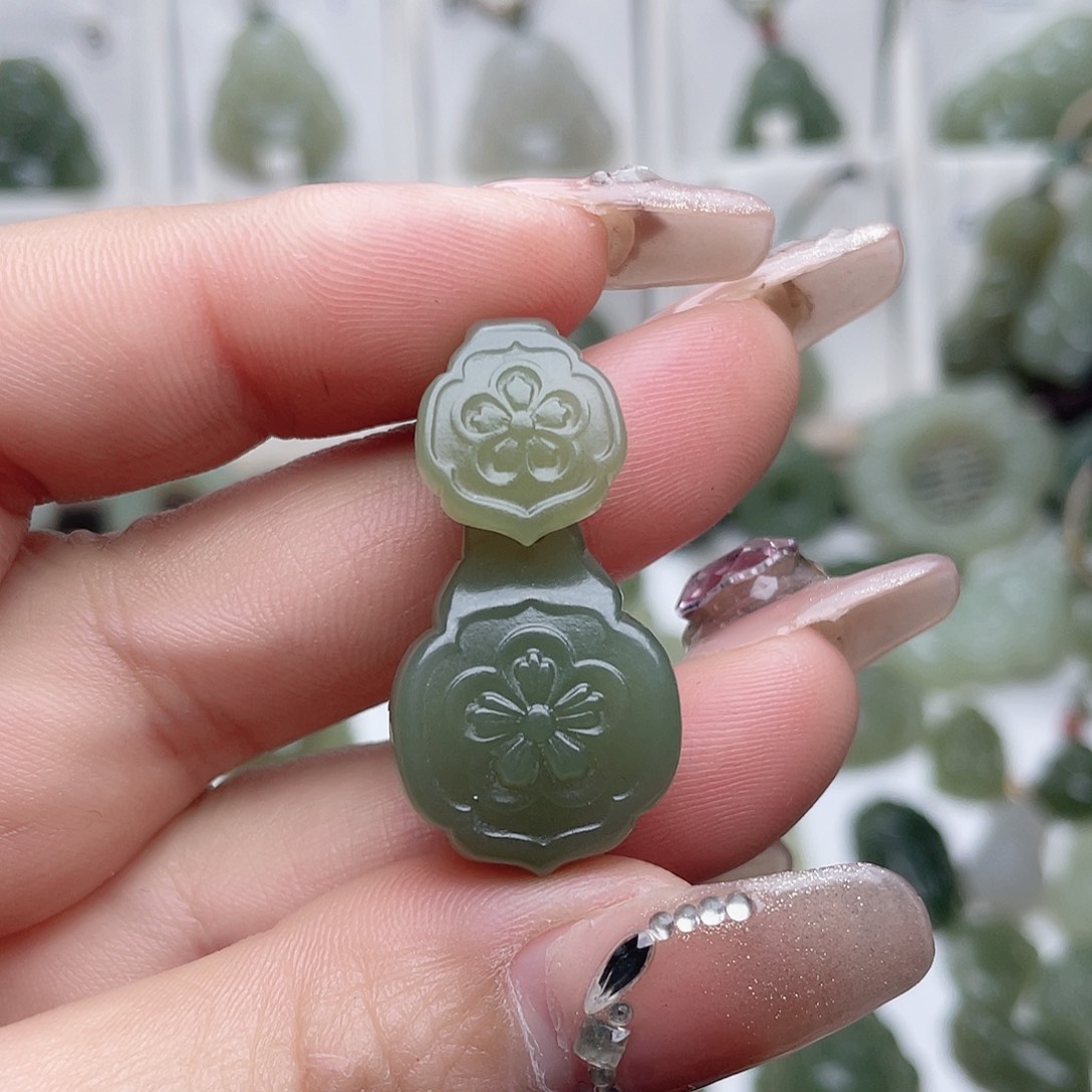 和田玉颈饰18K金镶嵌