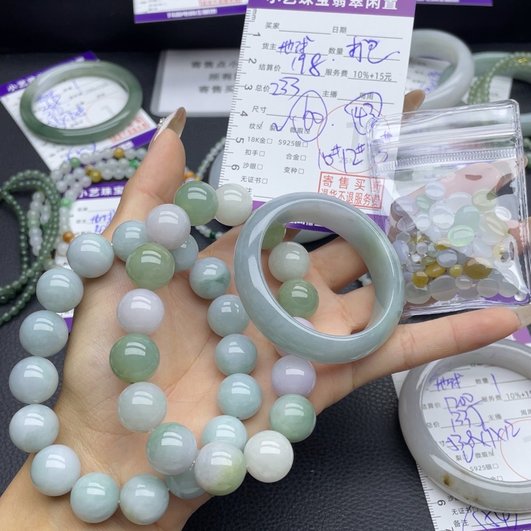 翡翠未镶嵌手镯多样性发一件