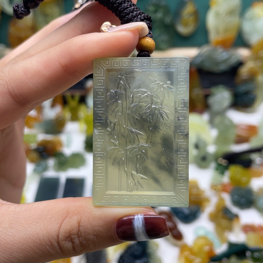 蛇纹石玉颈饰未镶嵌