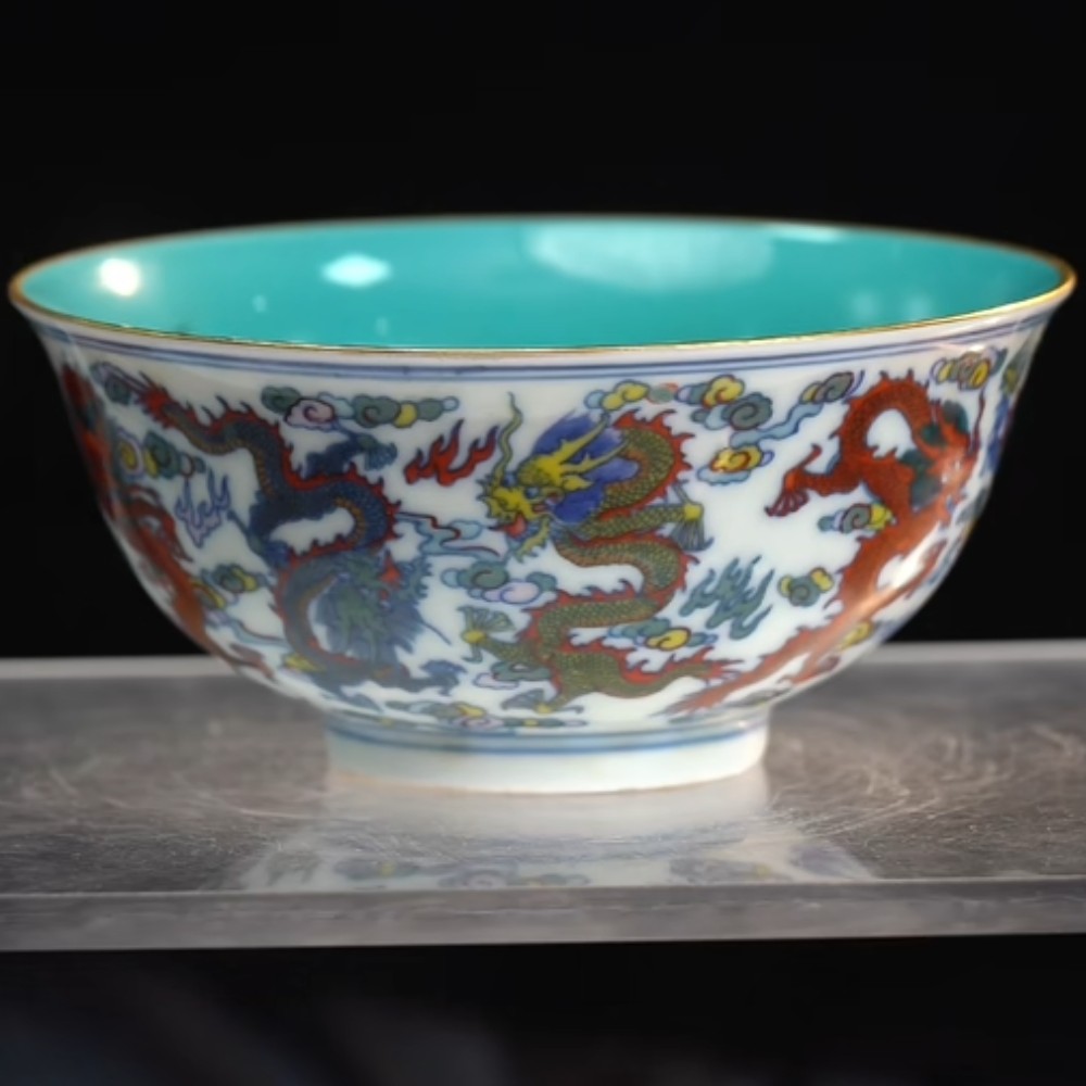 内松石绿釉外云龙纹碗