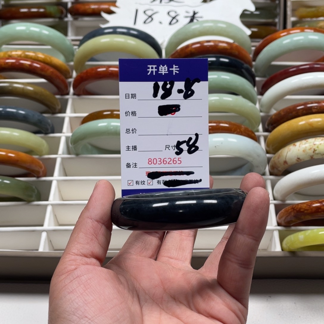 蛇纹石玉手镯未镶嵌不**灵