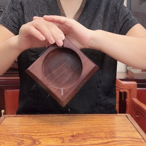 红酸枝木类烟灰缸13.5×13.5