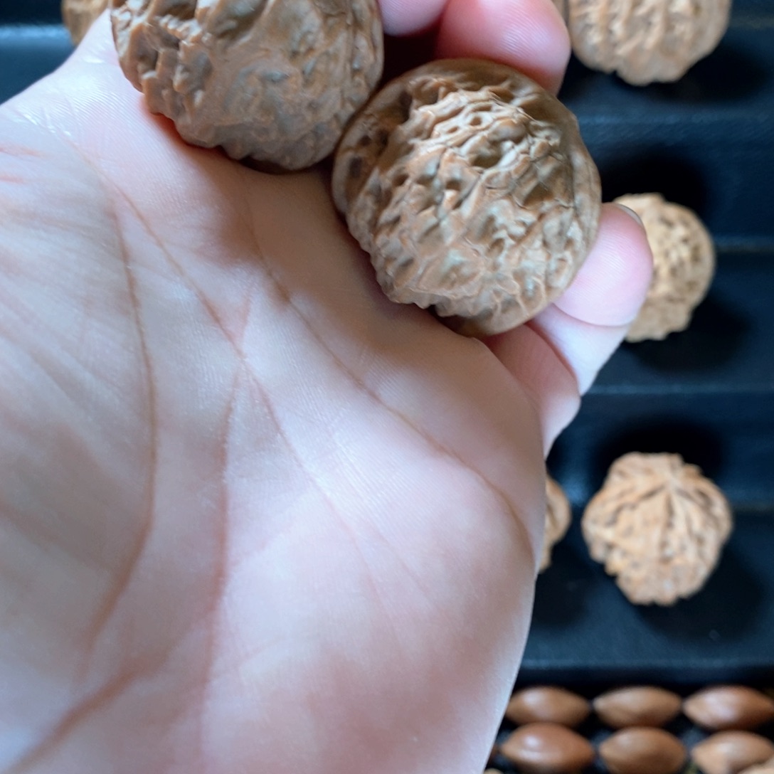 桃核把件野生原树红钻37