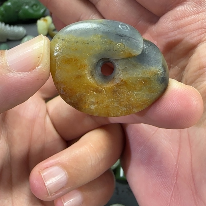 和田玉未镶嵌颈饰定制