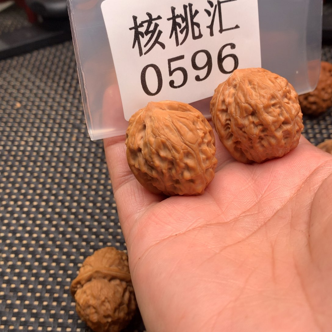 文玩核桃吊坠执**行黄松峪35