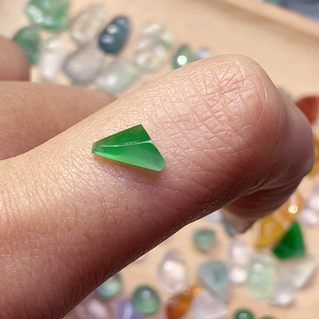 翡翠颈饰未镶嵌翡翠